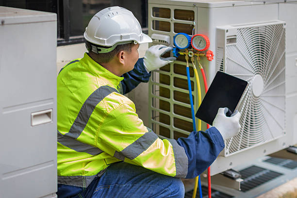 Professional Hvac technician working in Greenacres, FL